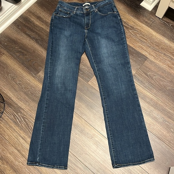 Levi's Dark Blue Classic Boot Size 30 gold stitch on pockets - Picture 3 of 5